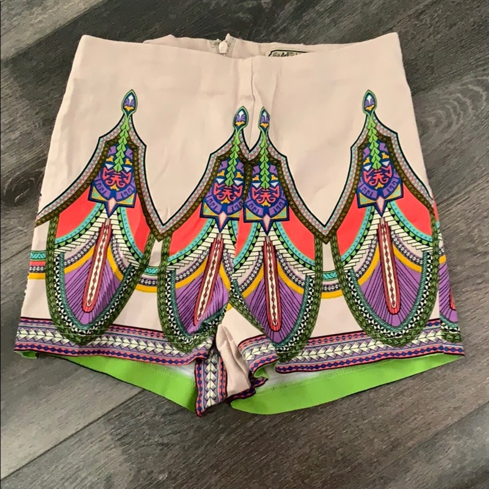 Flying Tomato high waisted shorts size Small
